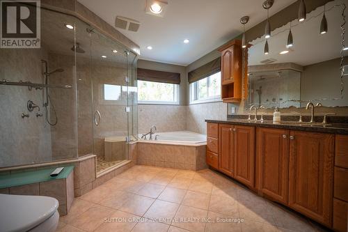 10 Gordon Court, Barrie, ON - Indoor Photo Showing Bathroom