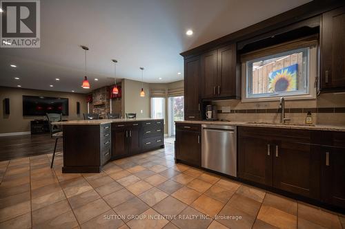 10 Gordon Court, Barrie, ON - Indoor Photo Showing Kitchen