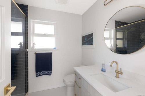 2545 Newman Rd, Central Saanich, BC 