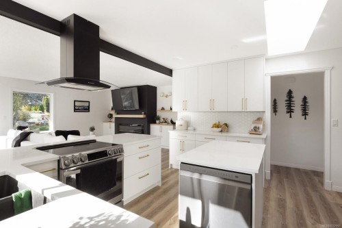 2545 Newman Rd, Central Saanich, BC 