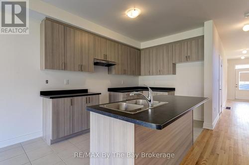 39 Lisa Street, Wasaga Beach, ON - Indoor Photo Showing Kitchen With Double Sink