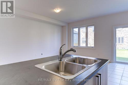39 Lisa Street, Wasaga Beach, ON - Indoor Photo Showing Kitchen With Double Sink