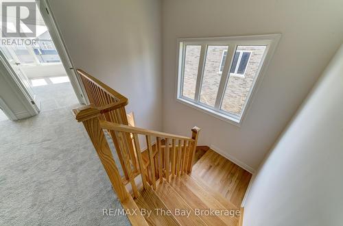 39 Lisa Street, Wasaga Beach, ON - Indoor Photo Showing Other Room