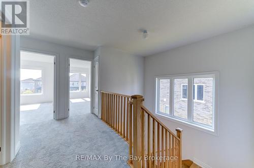 39 Lisa Street, Wasaga Beach, ON - Indoor Photo Showing Other Room