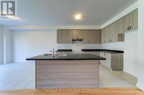 39 Lisa Street, Wasaga Beach, ON - Indoor Photo Showing Kitchen