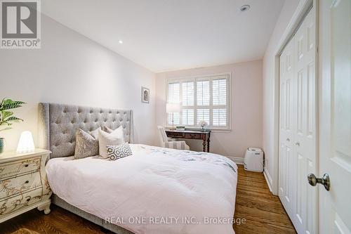 250 Belvenia Road, Burlington, ON - Indoor Photo Showing Bedroom