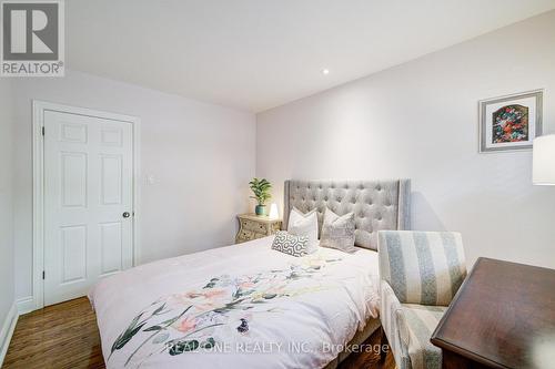 250 Belvenia Road, Burlington, ON - Indoor Photo Showing Bedroom