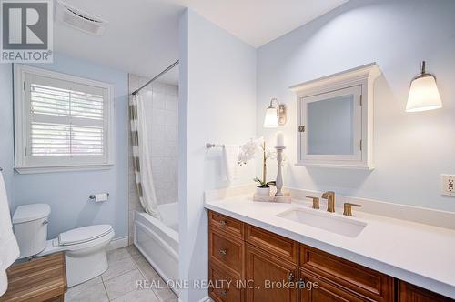 250 Belvenia Road, Burlington, ON - Indoor Photo Showing Bathroom