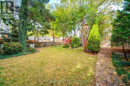 250 Belvenia Road, Burlington, ON - Outdoor