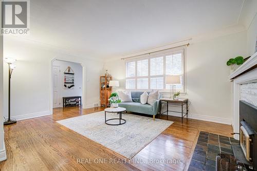 250 Belvenia Road, Burlington, ON - Indoor Photo Showing Living Room With Fireplace
