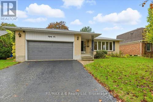 86 Windemere Crescent, Stratford, ON - Outdoor With Facade