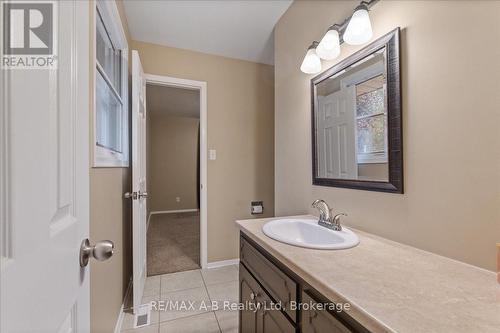 86 Windemere Crescent, Stratford, ON - Indoor Photo Showing Bathroom