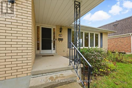 86 Windemere Crescent, Stratford, ON - Outdoor With Exterior