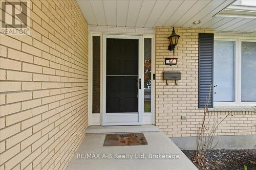 86 Windemere Crescent, Stratford, ON - Outdoor With Exterior