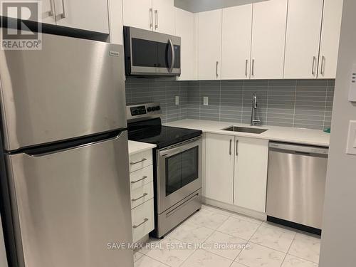 1145 Journeyman Lane, Mississauga, ON - Indoor Photo Showing Kitchen With Stainless Steel Kitchen With Upgraded Kitchen