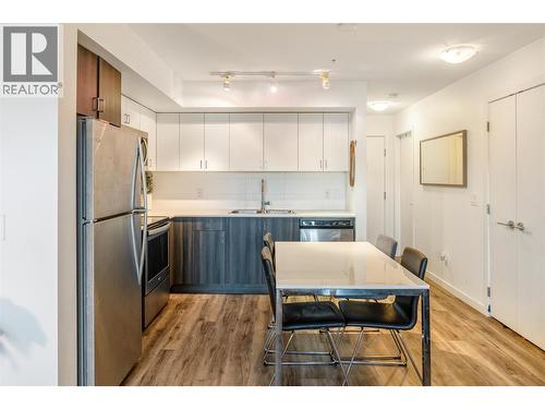 655 Academy Way Unit# 121, Kelowna, BC - Indoor Photo Showing Kitchen With Double Sink
