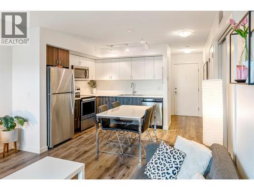 655 Academy Way Unit# 121, Kelowna, BC - Indoor Photo Showing Kitchen