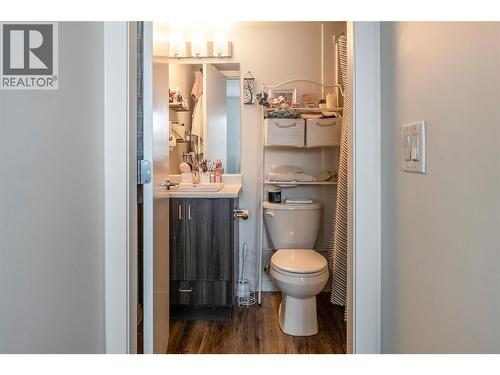 655 Academy Way Unit# 121, Kelowna, BC - Indoor Photo Showing Bathroom
