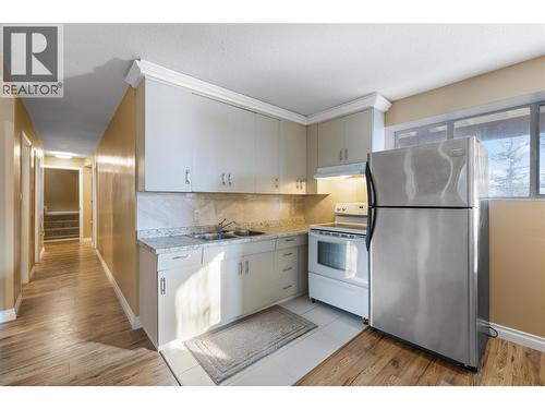 2424 Crawford Street, Creston, BC - Indoor Photo Showing Kitchen