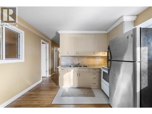 2424 Crawford Street, Creston, BC - Indoor Photo Showing Kitchen With Double Sink