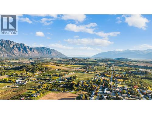 2424 Crawford Street, Creston, BC - Outdoor With View