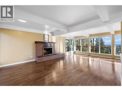 2424 Crawford Street, Creston, BC - Indoor Photo Showing Living Room With Fireplace