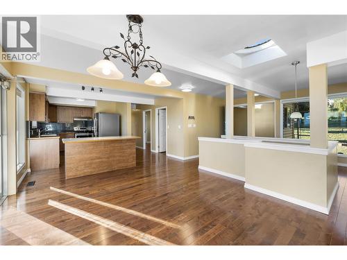 2424 Crawford Street, Creston, BC - Indoor Photo Showing Kitchen