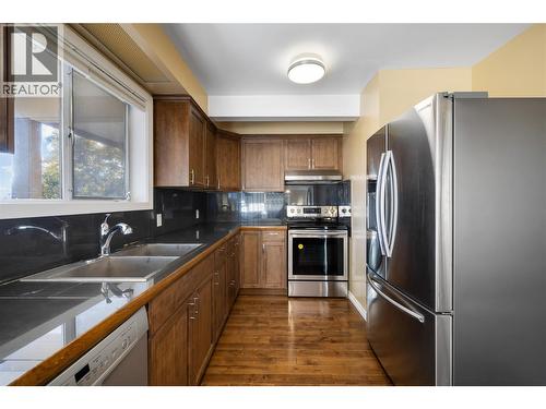 2424 Crawford Street, Creston, BC - Indoor Photo Showing Kitchen With Double Sink