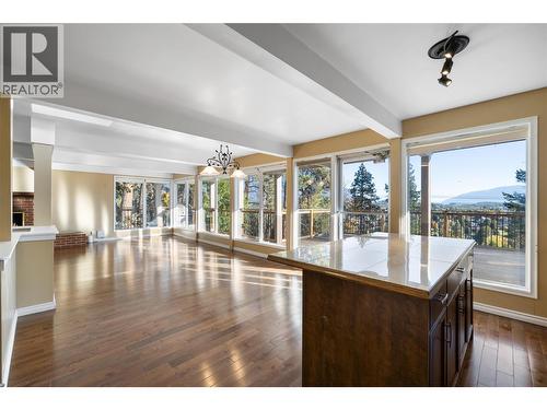 2424 Crawford Street, Creston, BC - Indoor