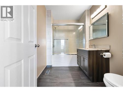 2424 Crawford Street, Creston, BC - Indoor Photo Showing Bathroom