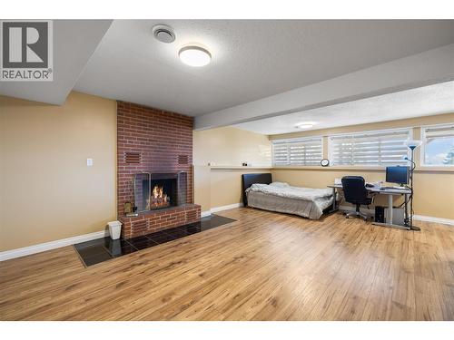 2424 Crawford Street, Creston, BC - Indoor With Fireplace