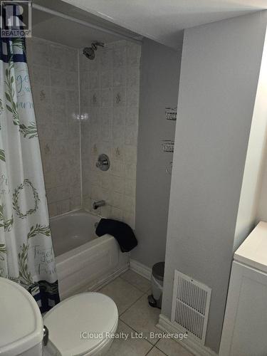 Apt - 1659 Summergrove (Bsmt) Crescent, Mississauga, ON - Indoor Photo Showing Bathroom