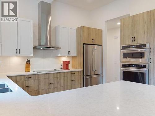 4048 Saturna Ave, Powell River, BC - Indoor Photo Showing Kitchen With Double Sink With Upgraded Kitchen