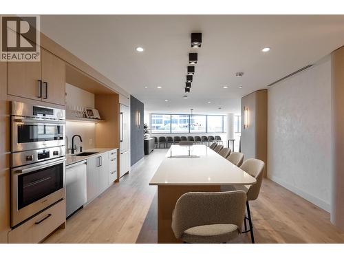 3340 Lakeshore Road Unit# 511, Kelowna, BC - Indoor Photo Showing Kitchen
