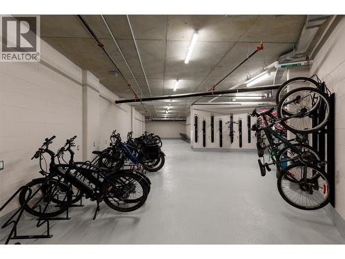 3340 Lakeshore Road Unit# 511, Kelowna, BC - Indoor Photo Showing Garage