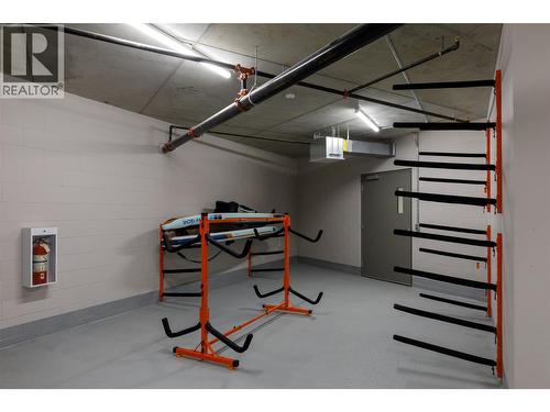 3340 Lakeshore Road Unit# 511, Kelowna, BC - Indoor Photo Showing Garage