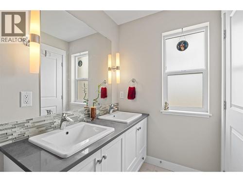 2490 Tuscany Drive Unit# 61, West Kelowna, BC - Indoor Photo Showing Bathroom