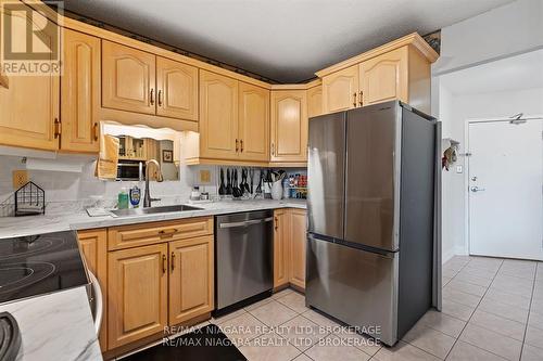 201 - 7 Gale Crescent, St. Catharines (E. Chester), ON - Indoor Photo Showing Kitchen