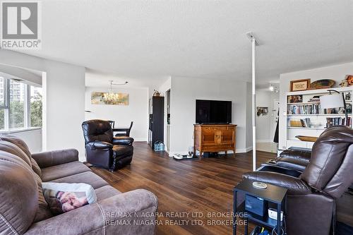 201 - 7 Gale Crescent, St. Catharines (E. Chester), ON - Indoor Photo Showing Living Room