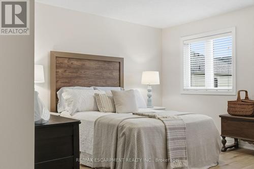 9 Slater Court, Hamilton, ON - Indoor Photo Showing Bedroom