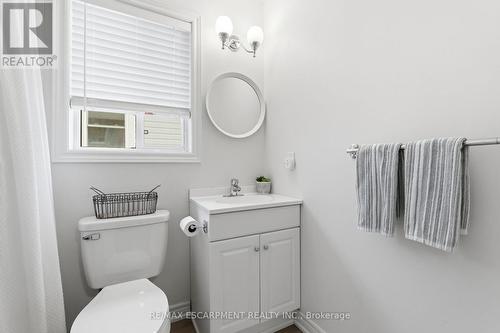 9 Slater Court, Hamilton, ON - Indoor Photo Showing Bathroom