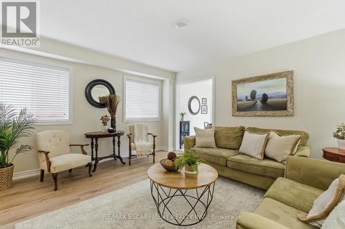 9 Slater Court, Hamilton, ON - Indoor Photo Showing Living Room