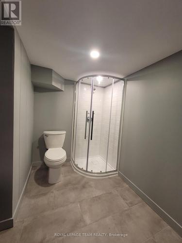 1008 St. Laurent Boulevard, Ottawa, ON - Indoor Photo Showing Bathroom
