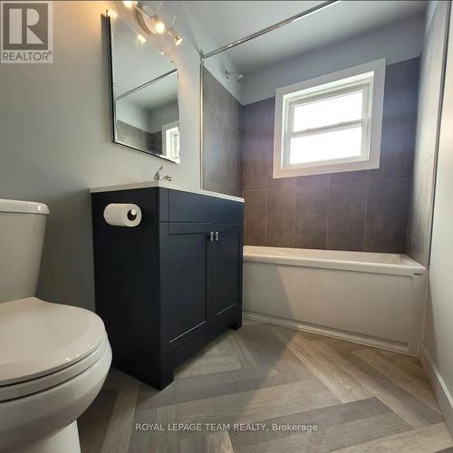1008 St. Laurent Boulevard, Ottawa, ON - Indoor Photo Showing Bathroom