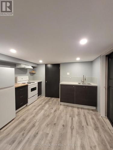 1008 St. Laurent Boulevard, Ottawa, ON - Indoor Photo Showing Kitchen