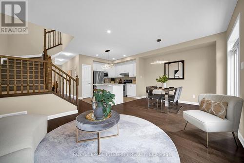 210 Geyser Place, Ottawa, ON - Indoor Photo Showing Living Room