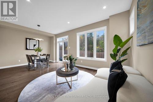 210 Geyser Place, Ottawa, ON - Indoor Photo Showing Living Room