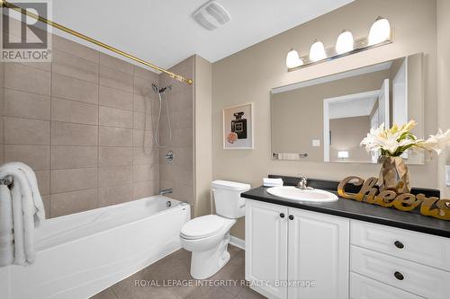 210 Geyser Place, Ottawa, ON - Indoor Photo Showing Bathroom