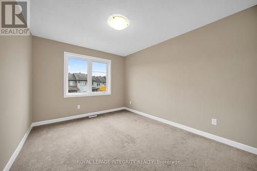 210 Geyser Place, Ottawa, ON - Indoor Photo Showing Other Room