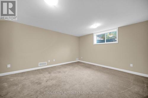 210 Geyser Place, Ottawa, ON - Indoor Photo Showing Other Room